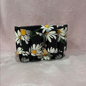 Betsy Johnson luxury weave crossbody bag with daisy print